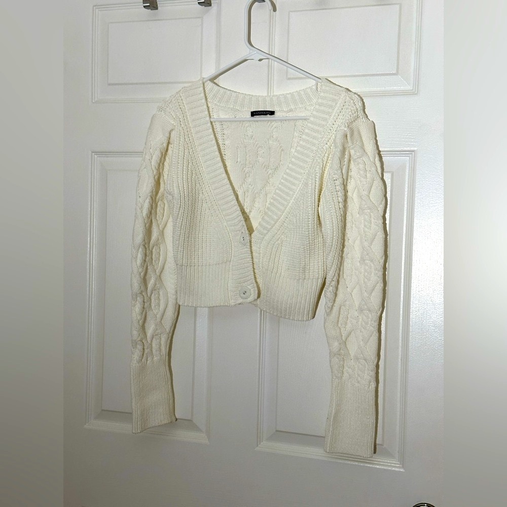 Wandering White Cropped Knitted Cardigan